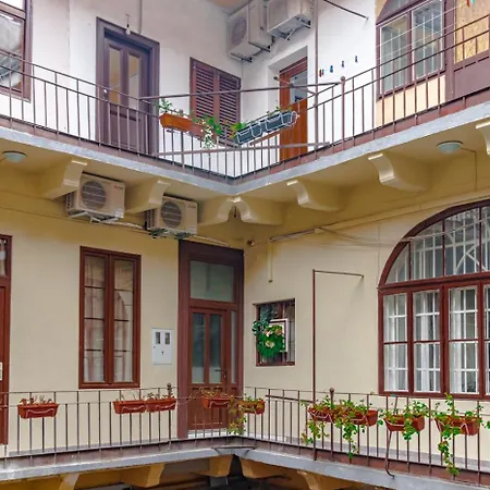 Mandina Studios On A Main Square Zagreb Exterior photo