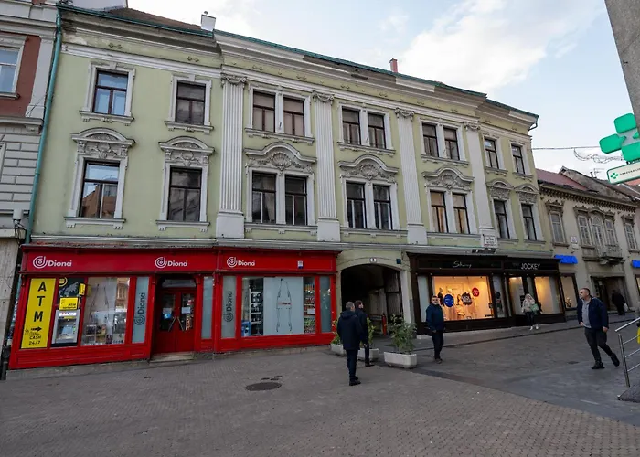Mandina Studios On A Main Square