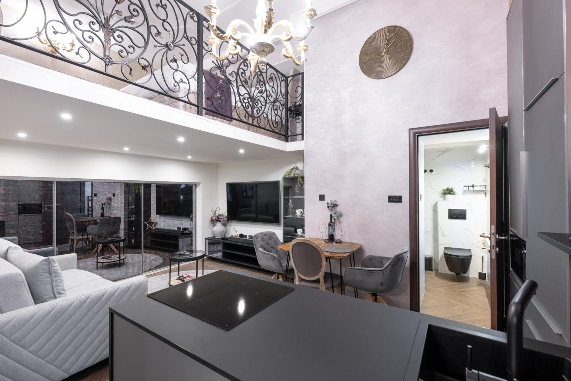 Apartment Mandina On A Main Square *