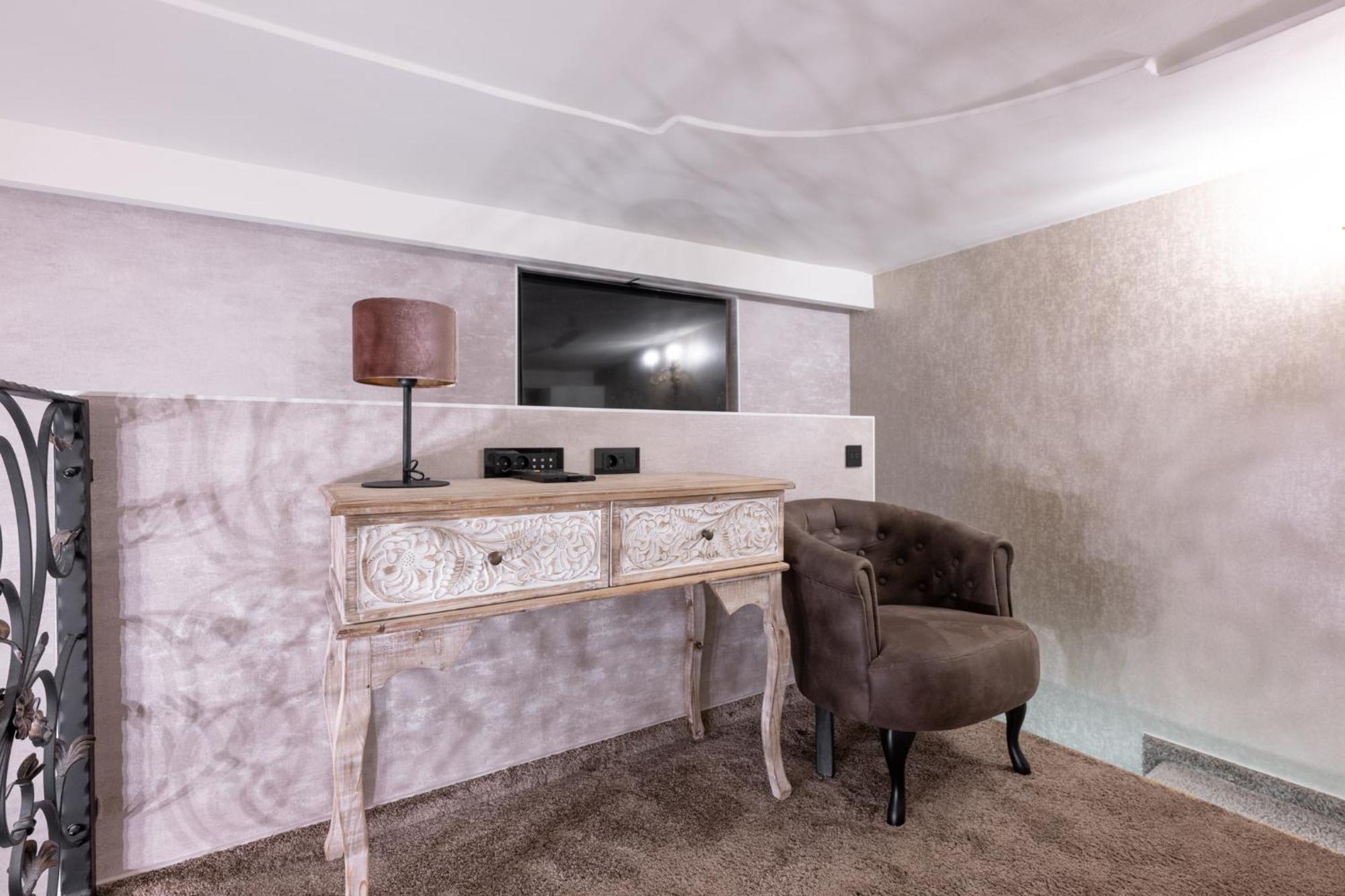 Apartment Mandina On A Main Square Zagreb